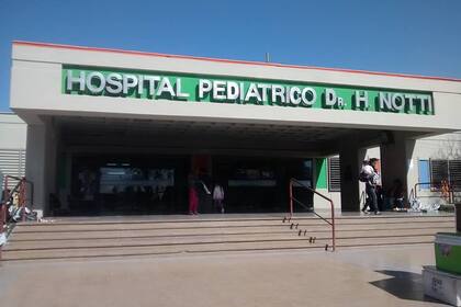La menor se encuentra aislada en su sector especial del hospital pediátrico Notti.