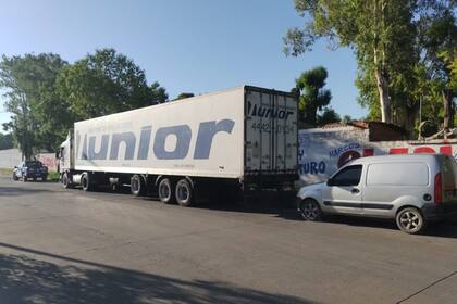 La mercadería en mal estado se encontraba en dos vehículos sin permisos