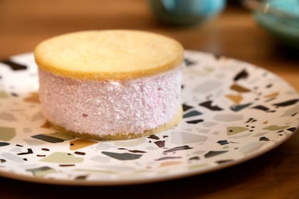La Merengada en versión alfajor con coco, uno de los clásicos que replican