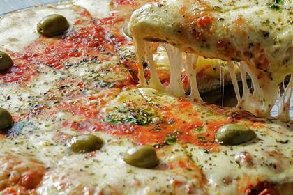 La merma en la ventas en los locales de las pizzerías impactó sobre la actividad de pymes lácteas