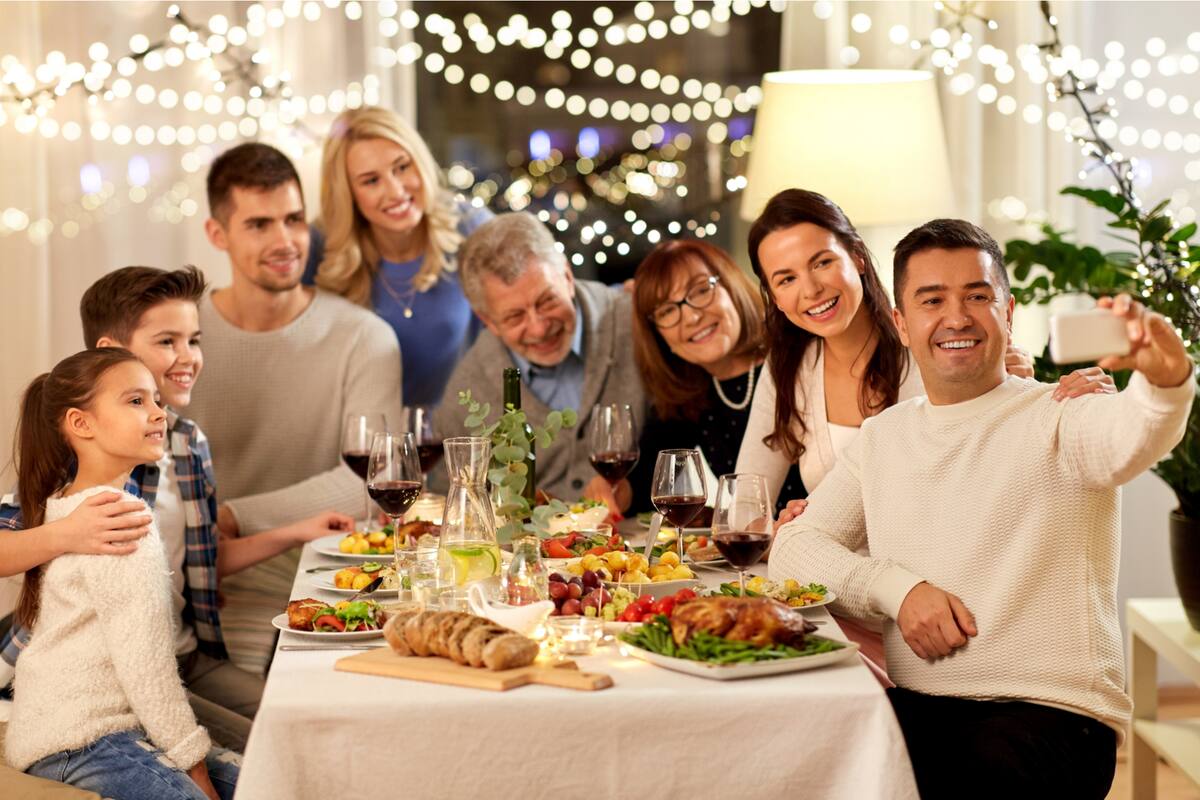 La mesa con todo listo para disfrutar la última noche del año.