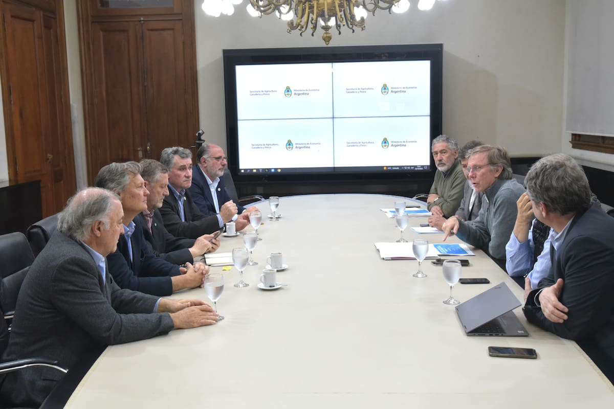 La Mesa de Enlace se reunió con Juan José Bahillo por el fondo de compensaciones para los productores