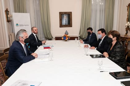 La mesa de la negociación tendida hoy en Roma entre el Gobierno y el FMI.