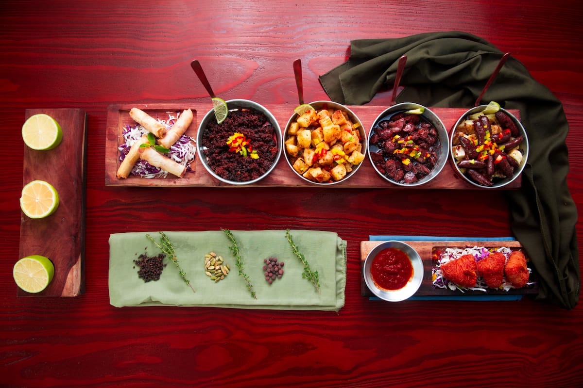 La mesa de los festejos de dos semanas por la llegada del año nuevo en China suelen incluir 7 alimentos que simbolizan buenos augurios.
