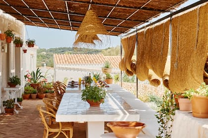 La mesa es igual a la de la cocina y a la que veremos enseguida en el estudio.