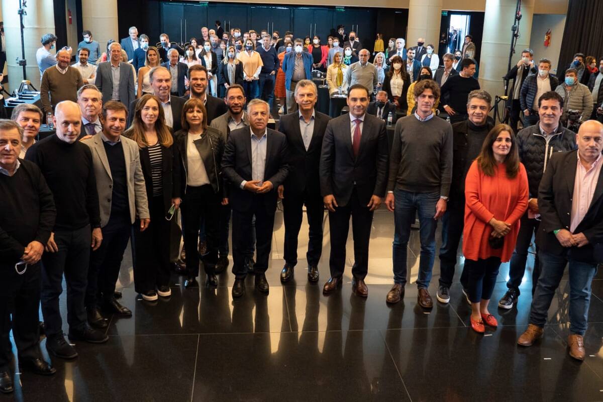 La Mesa Nacional de Juntos por el Cambio con los principales candidatos nacionales surgidos de las PASO