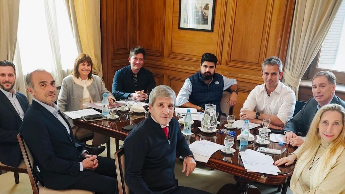 Con Luis Caputo ratificado, siguen los pedidos de correcciones en el gabinete