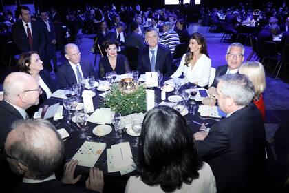 La mesa presidencial en la cena de Cippec