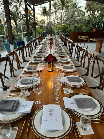 La mesa que armó el Hotel Faena en el restaurante Pao para festejar el cumpleaños número 47 del relacionista.