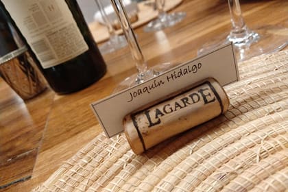 La mesa servida en el Fogón, el restaurante de la Bodega Lagarde