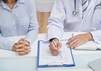 La metodología empleada para este análisis fue rigurosa y consideró 44 métricas diferentes, agrupadas en tres dimensiones clave: costo, acceso y resultados