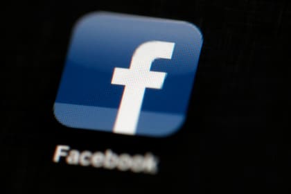 La metodología que usaba para obtener las fotografías de sus compañeras era a través del robo de las mismas de las redes sociales de las víctimas. Luego, usaba una herramienta que funciona con IA para “desnudarlas”