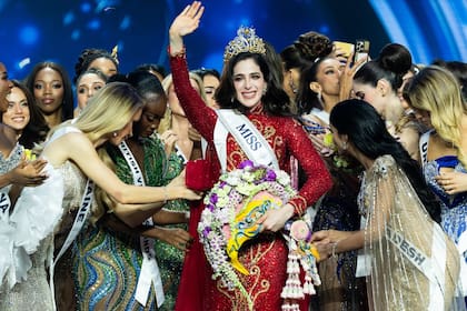 La mexicana Fátima Bosch fue coronada como la nueva Miss Universo 2025 (Facebook/Miss Universe)