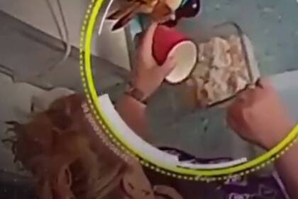 La mezcla que la mujer echaba sobre la comida estaba compuesta por agua, lavandina e insecticida