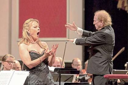 La mezzo letona hasta cantó tangos