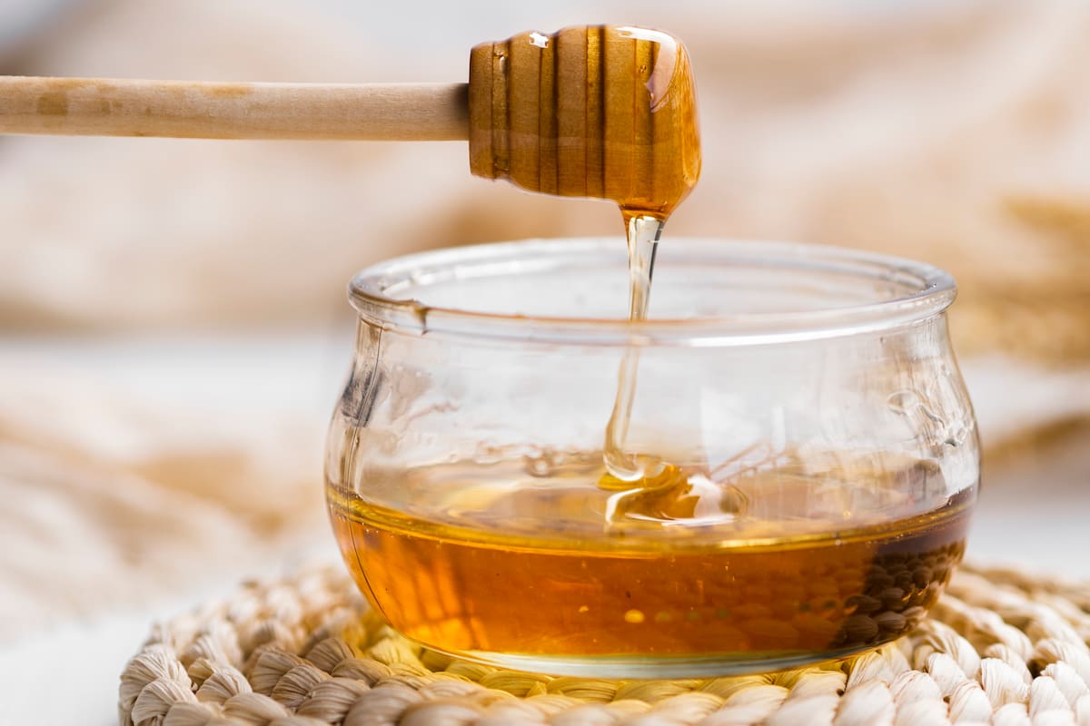La miel aporta aminoácidos, vitaminas, minerales, enzimas, proteínas y antioxidantes
