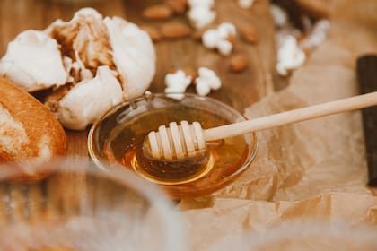 La miel es un superalimento que puede evitar al hígado graso (Foto de carácter ilustrativo: PEXELS)