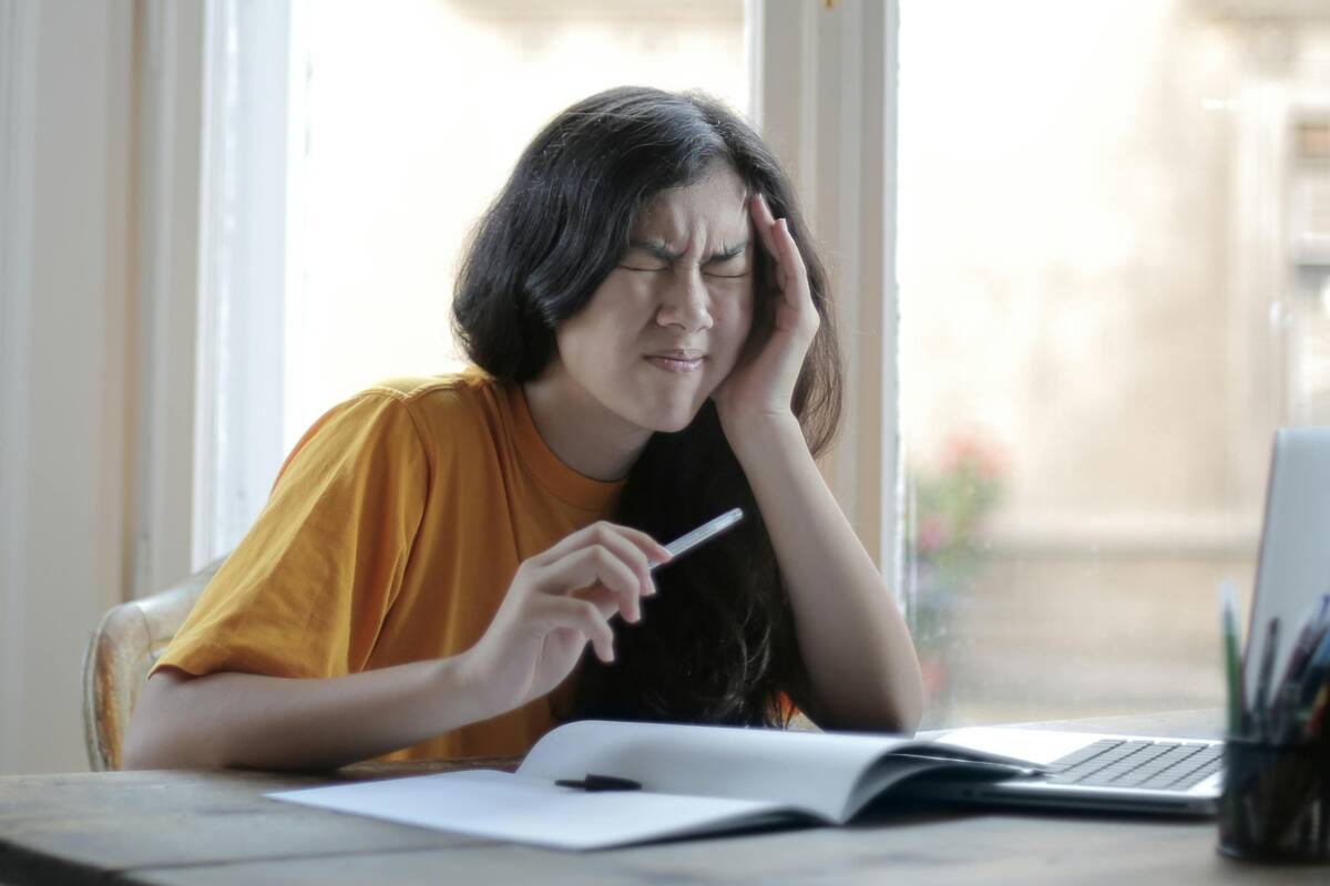 La migraña crónica produce entre cuatro a seis veces más discapacidad que la migraña episódica (Foto de carácter ilustrativo: PEXELS)