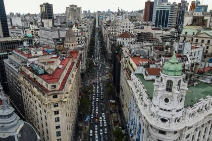 La militancia peronista se concentró en Plaza de Mayo y protagonizó una movilización en los autos