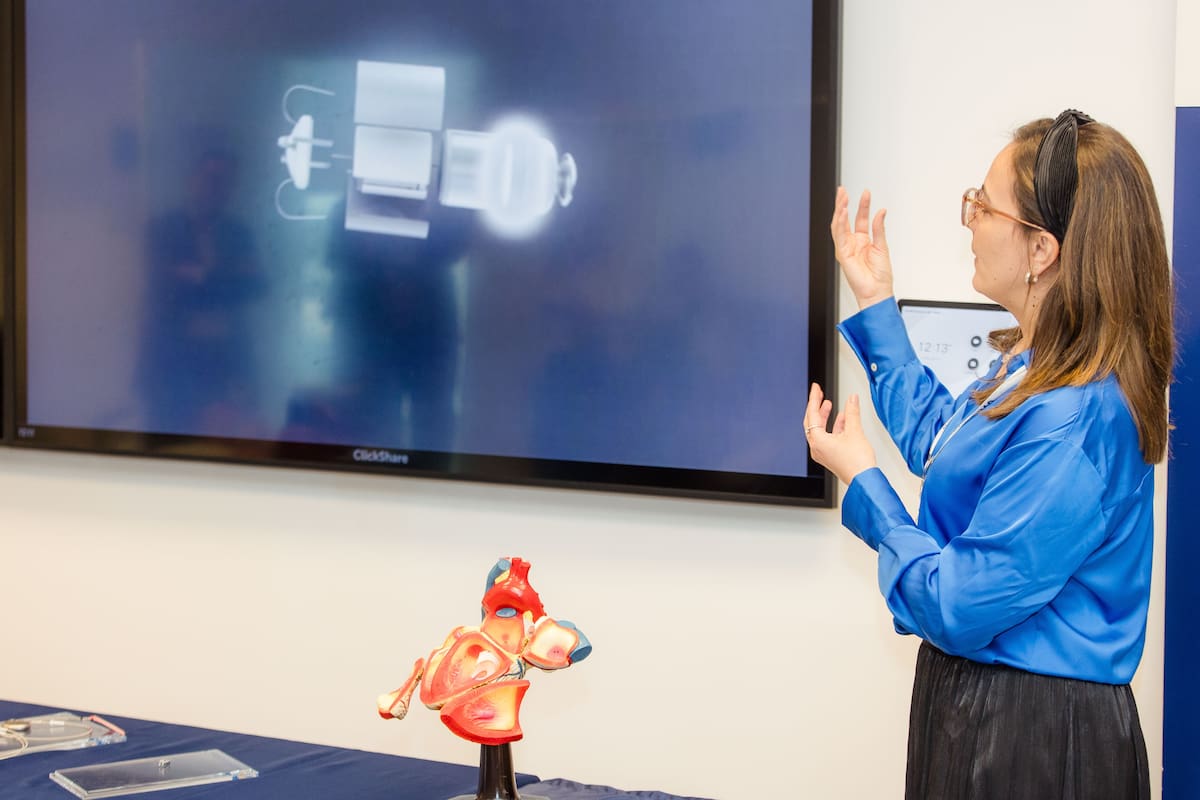 La miniaturización de dispositivos, una tendencia en la innovación en medicina; en la foto, el marcapasos cardíaco más pequeño del mundo mide 3 cm y hay unos 2700 pacientes implantados