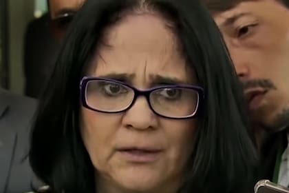 La ministra brasileña de la Mujer, la pastora Damares Alves, afirmó que las niñas de una región de la Amazonia son víctimas de estupros debido a que no acostumbran andar con calzones