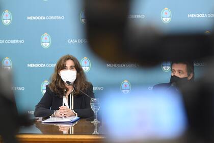 La ministra de Salud, Ana María Nadal, busca estrategias para hacerle frente al notable avance de la pandemia en Mendoza