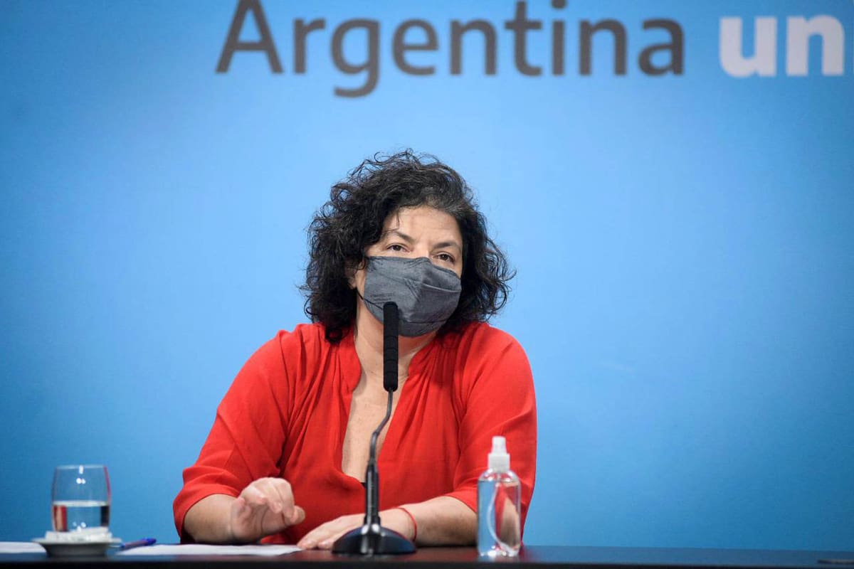 La ministra de salud, Carla Vizzotti, pidió hoy los distintos actores políticos que "bajen la tensión y bajen la obsesión que tienen" con la vacuna Pfizer contra el coronavirus