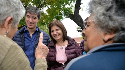 La ministra de Seguridad de la Nación, Patricia Bullrich, y el secretario de Asuntos Políticos, Adrián Pérez, recorrieron hoy el municipio de Hurlingham