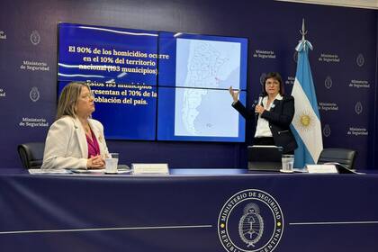 La ministra de Seguridad de la Nación, Patricia Bullrich, y la secretaria de Seguridad, Alejandra Monteoliva, en la presentación de las estadísticas criminales.