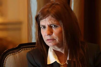 La ministra de Seguridad dijo que "no hay razones" para que se alerte por posibles ataques en nuestro país y pidió que Londres "revise" la advertencia