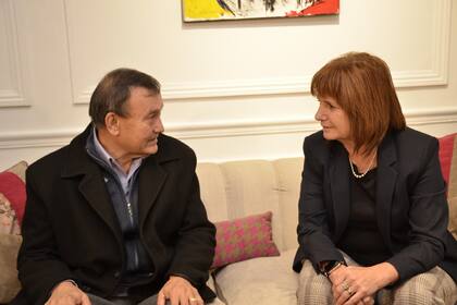 La ministra de Seguridad mantuvo una reunión con el médico que fue ayer fue absuelto por un jurado popular