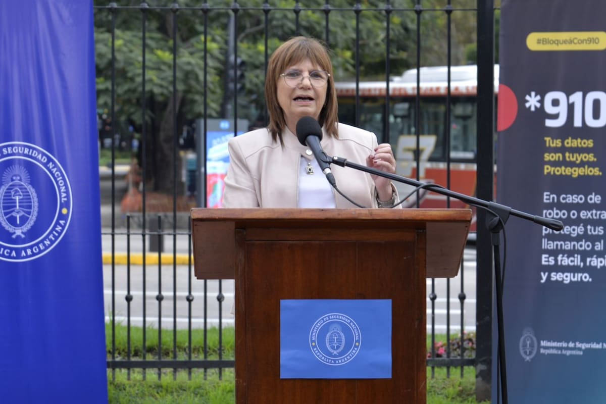 La ministra de Seguridad Patricia Bullrich anunció el *910, para denunciar celulares robados.