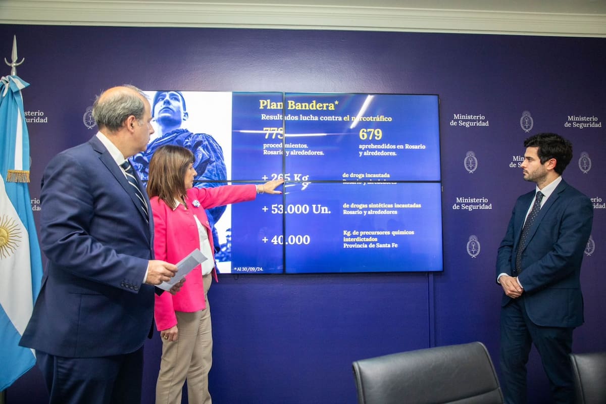 La ministra de Seguridad, Patricia Bullrich, expuso el resultado de los operativos antidrogas, acompañada por el secretario Martín Verrier y el subsecretario Ignacio Cicchelo
