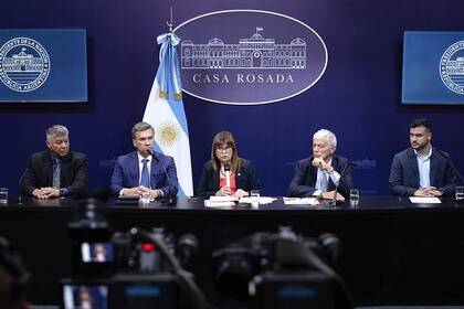 La ministra de Seguridad, Patricia Bullrich, junto al titular de Justicia, Cúneo Libarona, y el gobernador de Chaco, Leandro Zdero