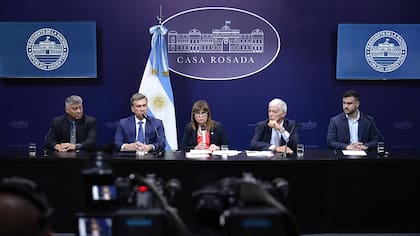 La ministra de Seguridad, Patricia Bullrich, junto al titular de Justicia, Cúneo Libarona, y el gobernador de Chaco, Leandro Zdero
