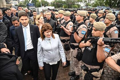 La ministra de Seguridad, Patricia Bullrich, lanzó el mes pasado el Operativo Bandera, junto al gobernador de Santa Fe, Maximiliano Pullaro.