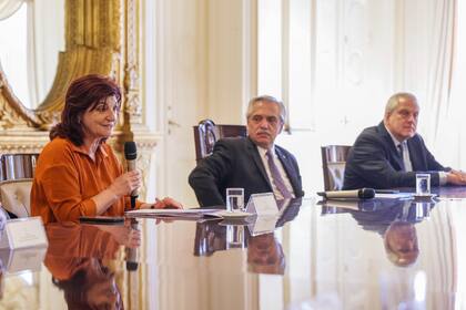 La ministra de Trabajo, Kelly Olmos, junto al presidente Alberto Fernández