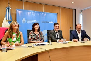 La ministra de Trabajo, Raquel "Kelly" Olmos, al frente de la reunión del Consejo del Salario Mínimo