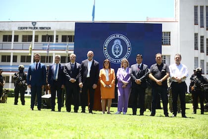 La ministra Patricia Bullrich, junto con ministros provinciales de Seguridad