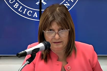 La ministra Patricia Bullrich ordenó una investigación sobre los contratos de seguros firmados por la Gendarmería en el gobierno de Alberto Fernández