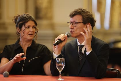 La ministra Ricardes y el nuevo director general, el uruguayo Gerardo Grieco