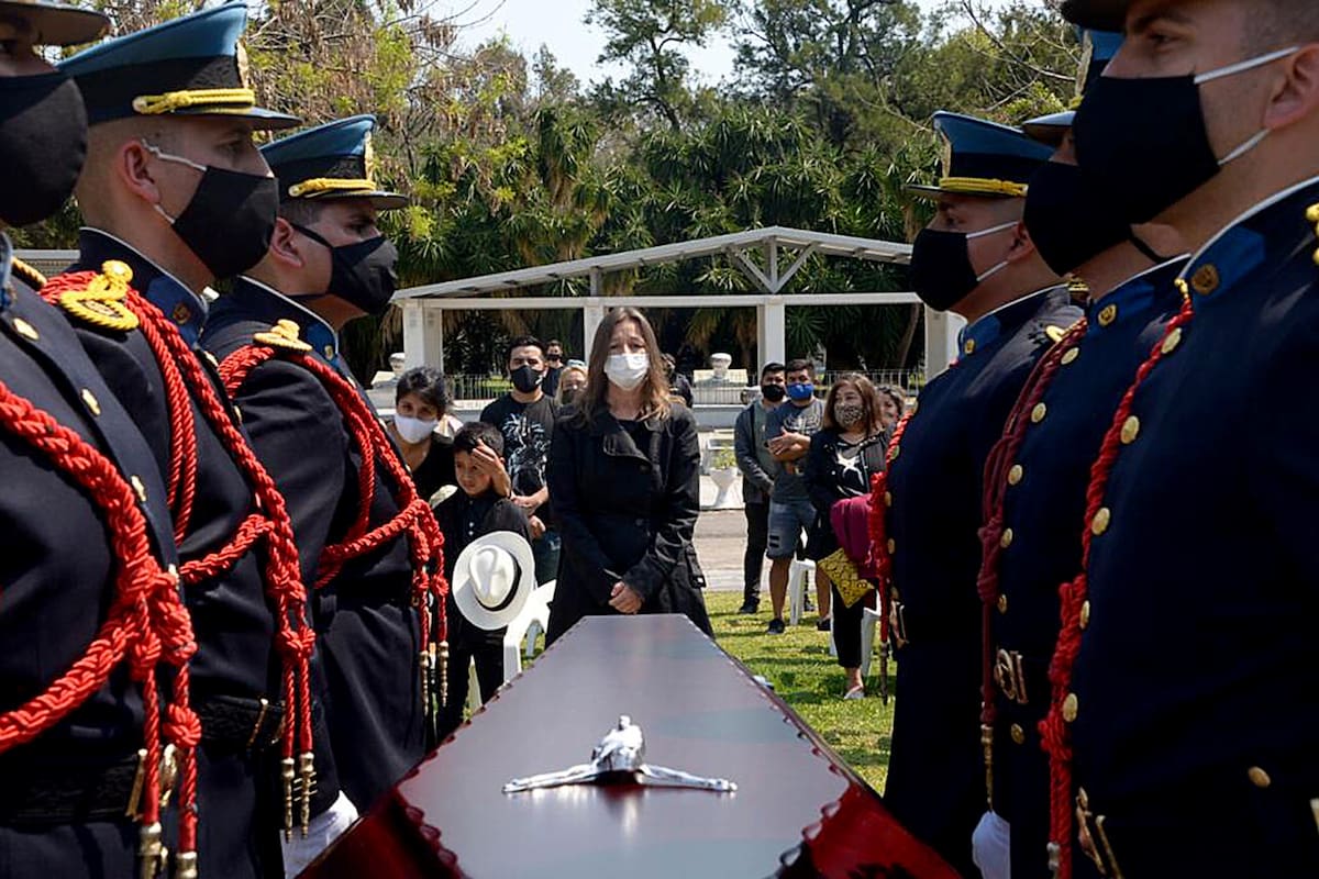 La ministra Sabina Frederic encabezó la ceremonia en honor del inspector Juan Pablo Roldán