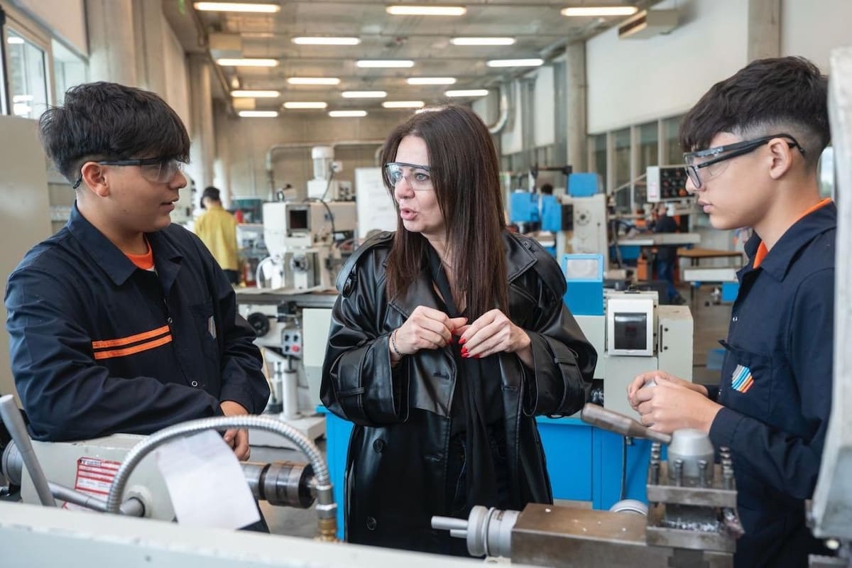 La ministra Sandra Pettovello, en una recorrida por la Escuela Técnica Roberto Rocca, proyecto educativo del Grupo Techint en Campana