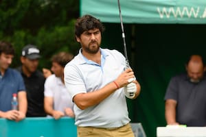 La mirada al fairway de Nelson Ledesma, en el último Abierto del Litoral, en Rosario; un golfista que creció desde un origen humilde