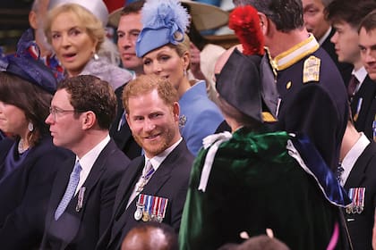 La mirada cómplice entre Harry y su tía, la princesa Ana.