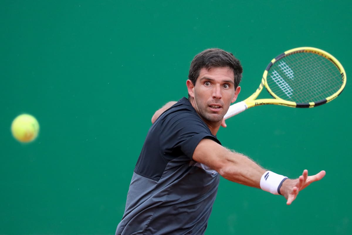 La mirada fija, el objetivo claro. El tneista argentino Federico Delbonis está construyendo una estupenda gira europea sobre polvo de ladrillo: volverá al Top 50 y este viernes disputará los cuartos de final de Roma.