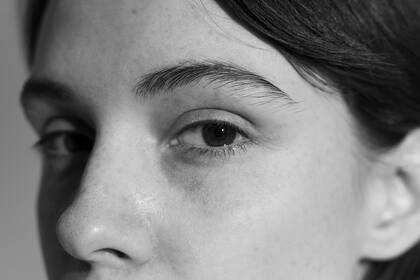 La mirada fija puede tener varias acepciones según los expertos (Foto: Freepik)