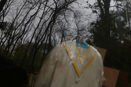 La mirada fotográfica de Tamara Grinberg del predio que dirigía el Padre Grassi: "Estéticamente me marcó mucho la película Proyecto Blair Witch, pensando en lo movido de las imágenes para transmitir la sensación de indefensión. No había de donde agarrarse.".