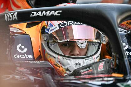La mirada, sobre su Red Bull Racing, de Isack Hadjar