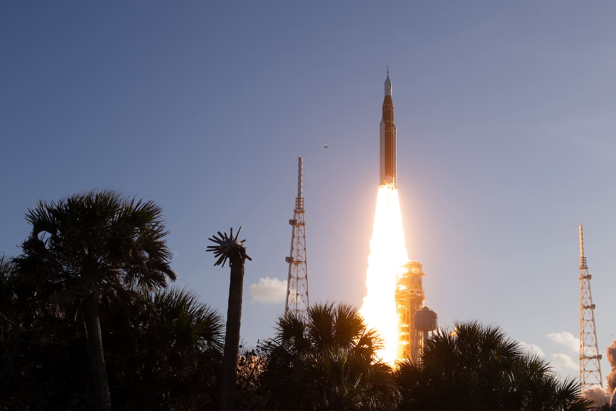 La misión Artemis II despegó el 1 de abril de 2026 desde el Complejo de Lanzamiento 39B del Centro Espacial Kennedy de la NASA en Florida